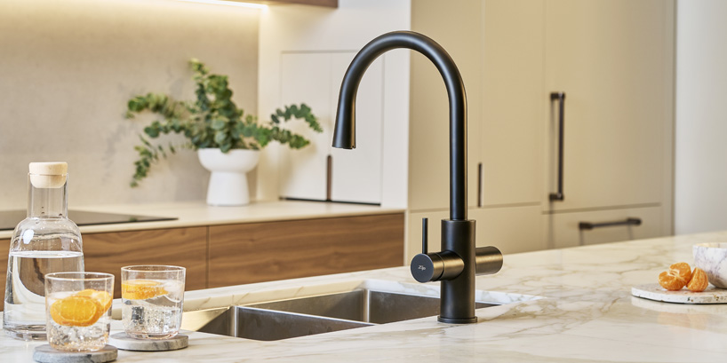 Celsius Plus All-In-One Matte Black Lifestyle